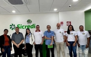 Tivemos um caf com a imprensa na Cooperativa Sicredi Botucarai. Na ocasio foi explicado como funcionar o sorteio de prmios e tivemos um bate papo sobre o Sicredi e os benefcios e propostas para a